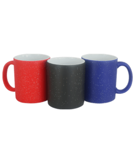 Tazas-con-asa-de-corazón-y-tapa-de-silicón-para-sublimación