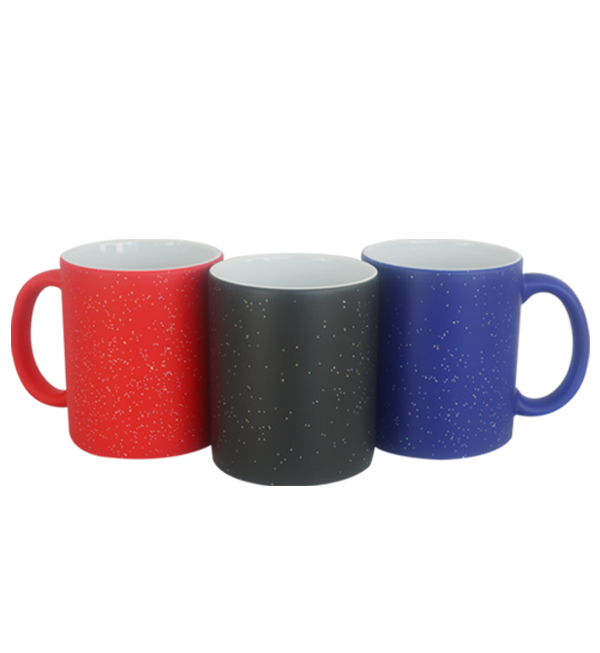 Tazas-con-asa-de-corazón-y-tapa-de-silicón-para-sublimación