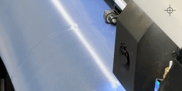 Plotter de corte Color Make® cortando vinil